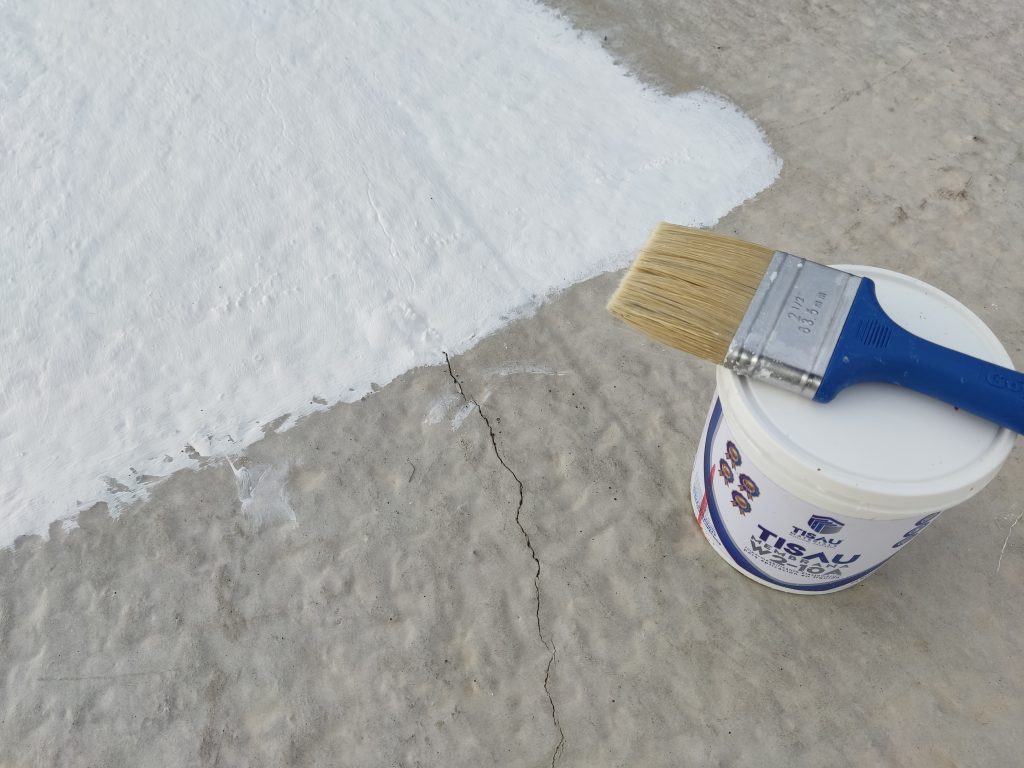 Tapar fisura con brocha